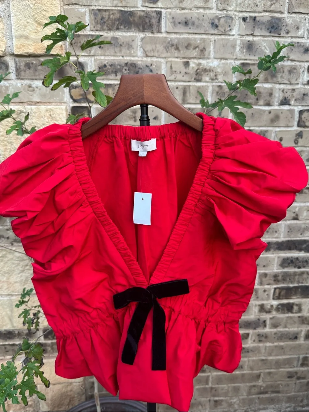 LOFT NWT Red Ruffle Puff Sleeve V-Neck Top with Black Velvet Bow Size L